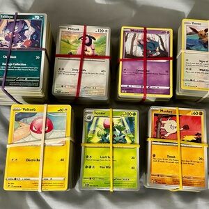 Pokemon Trading Cards 1,000 Bundle